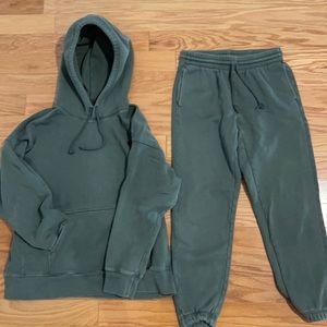 Aritzia TNA fleece set